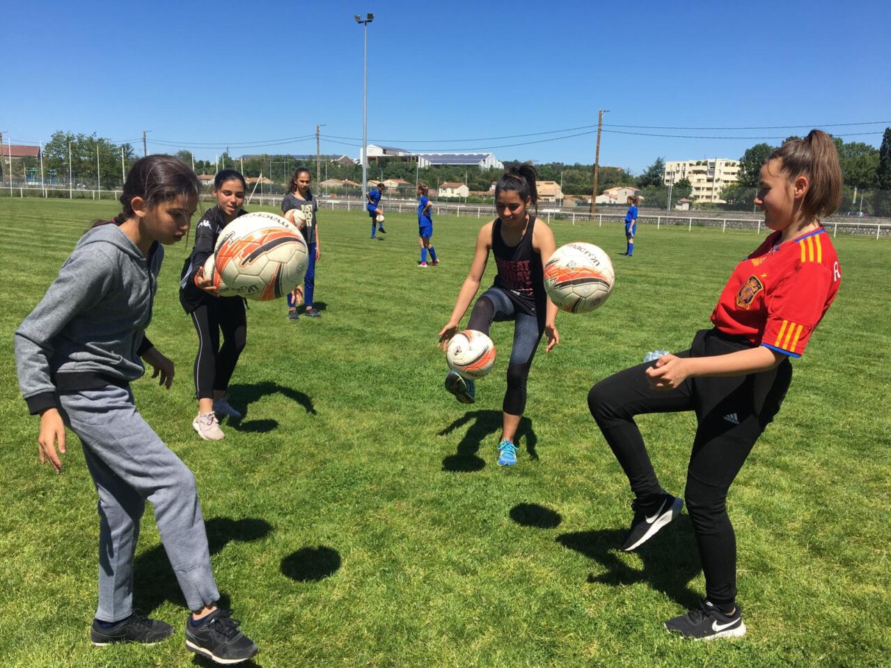 DECOUVERTE DU FOOT AU FEMININ