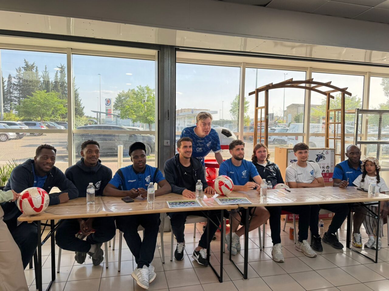 Les joueurs au plus près des clients chez notre partenaire LECLERC ALÈS